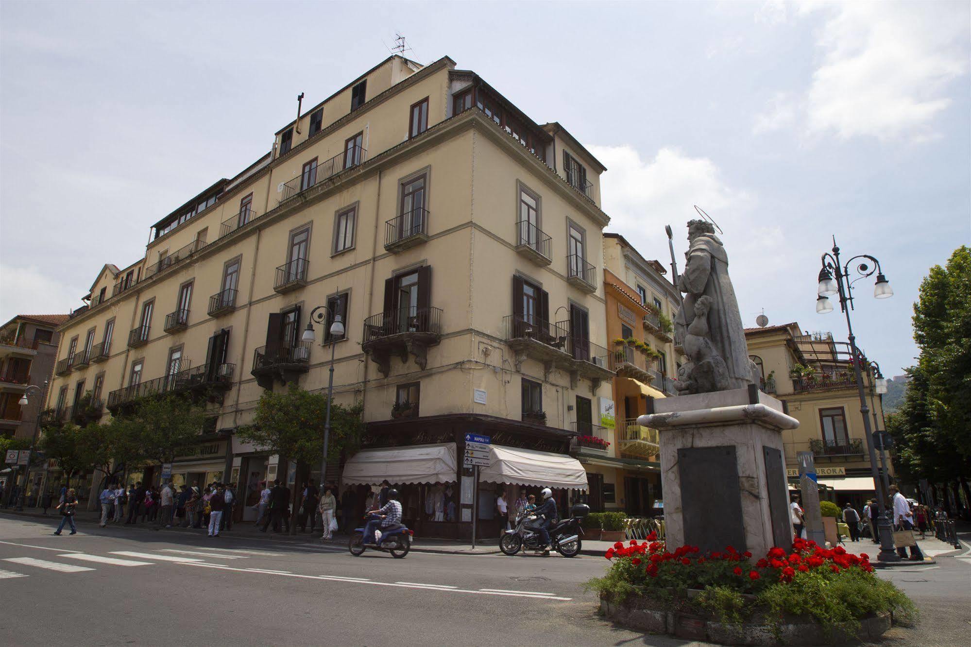 Piazza Tasso B&B Relais Sorrento Exterior photo